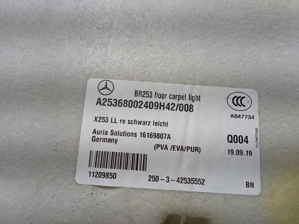 фото №4, Mercedes glc w253 обшивка перед правая коврик