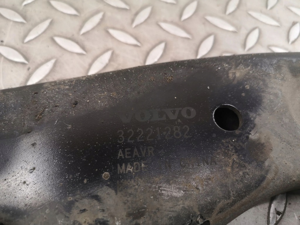 фото №6, Volvo xc40 2020 правая сторона нижний рычаг передний