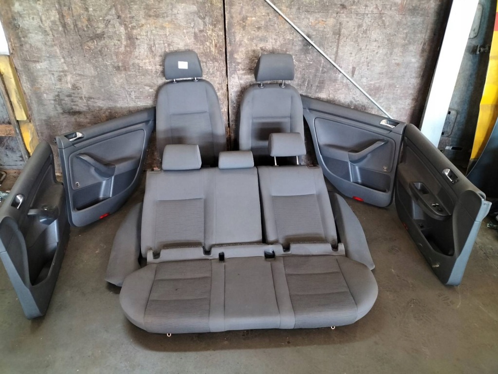 фото №1, Сиденья комплект левый правый заднее сиденье задняя с обшивки volkswagen golf v