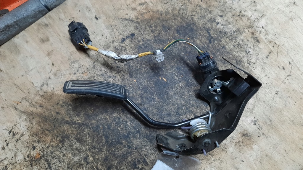 фото №1, Потенциометр газа toyota avensis 2.0d 05r