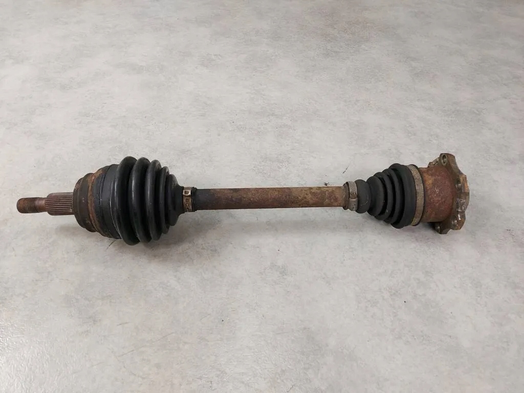 Приводной вал левая комплект  skoda octavia 1 рестайлинг  1.8 t в Украине