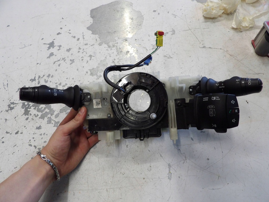 фото №1, Переключатель комбинированный 255670001r renault оригинальный номер