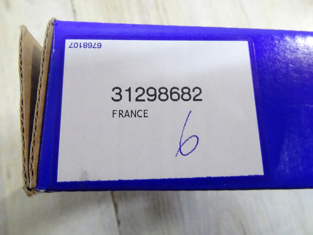 фото №7, Volvo xc60 задній правий трикутник двері 8635397