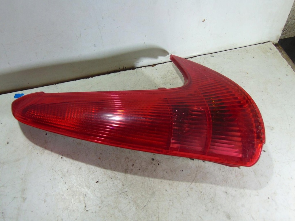 фото №1, Лампа права задня задня 5 pin peugeot 206 sw