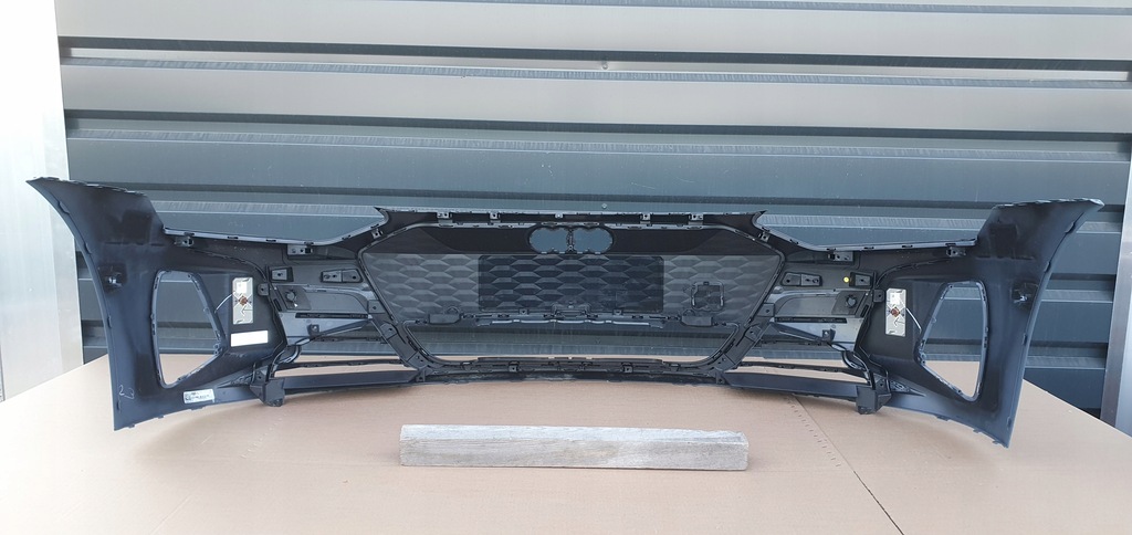 фото №9, Audi gt rs e-tron 4j3 бампер перед оригинал e145