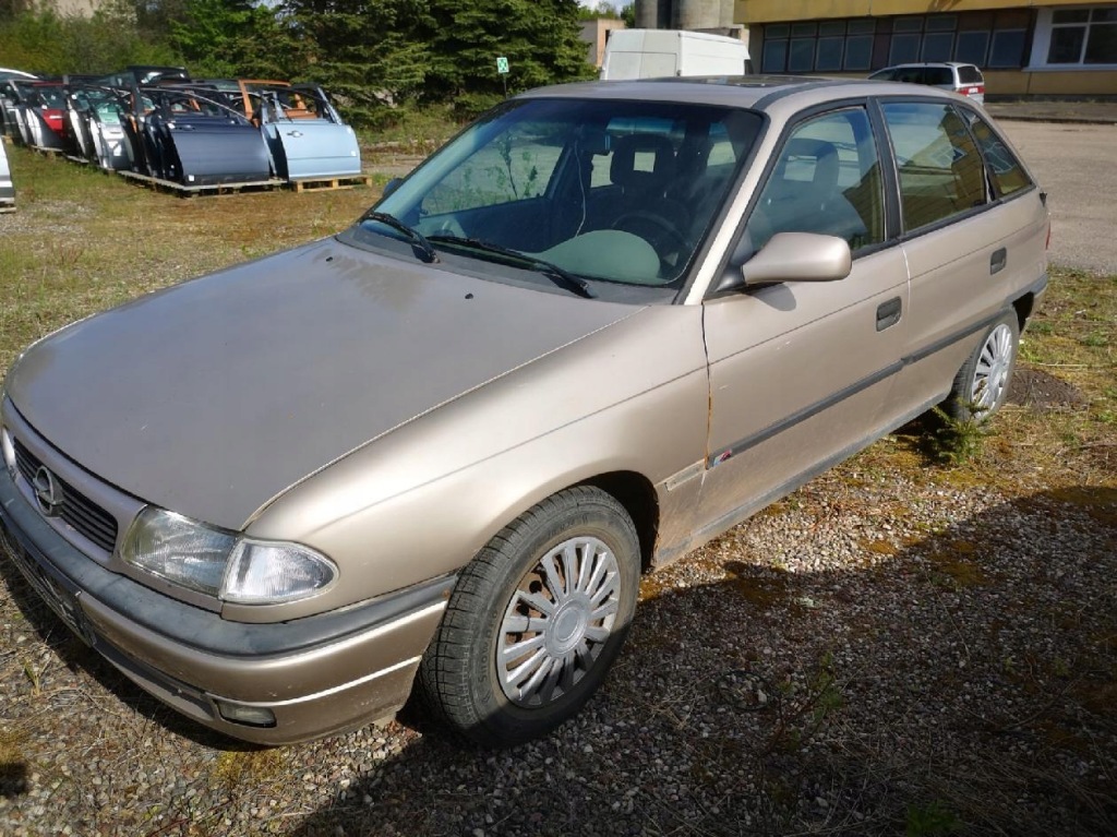 Opel astra коробка запобіжників 1997 1.7l 90450129 0831312 Зі Шроту