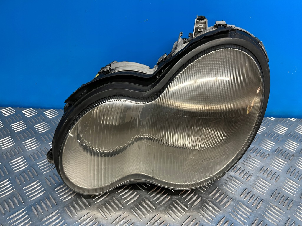 фото №1, Mercedes w203 лампа левый перед ксенон левая