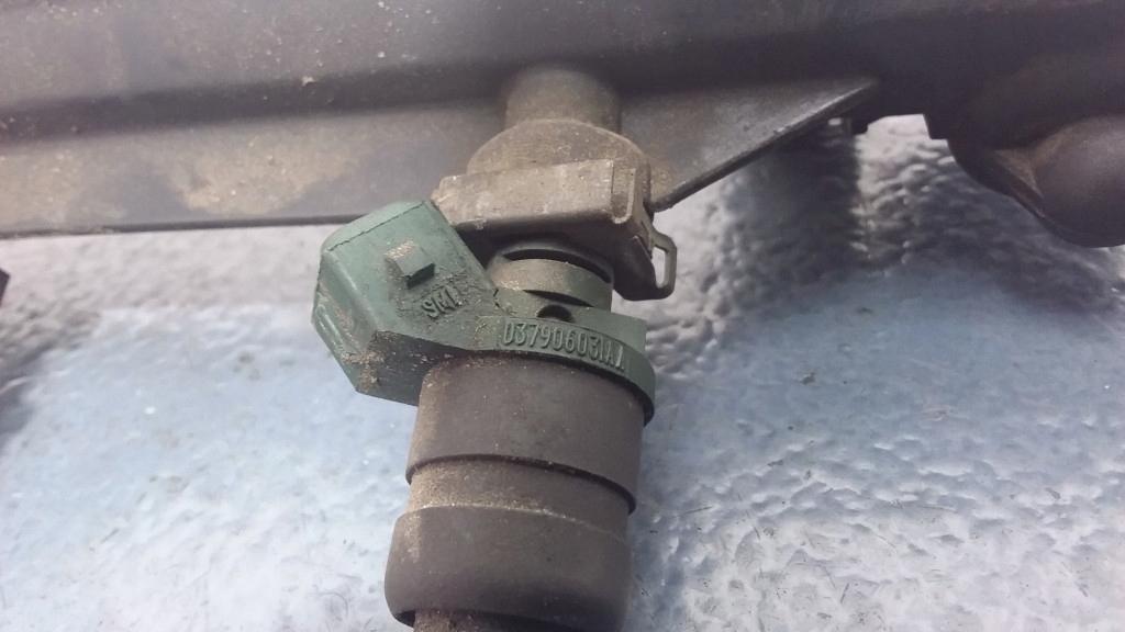 фото №6, Audi a3 8l 1.6 молдинг питающая форсунки 037906031aa