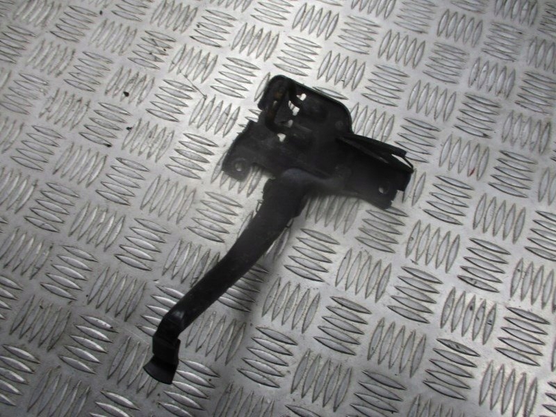 фото №1, Засов капот 8e0 8e0823480d audi a4 b6