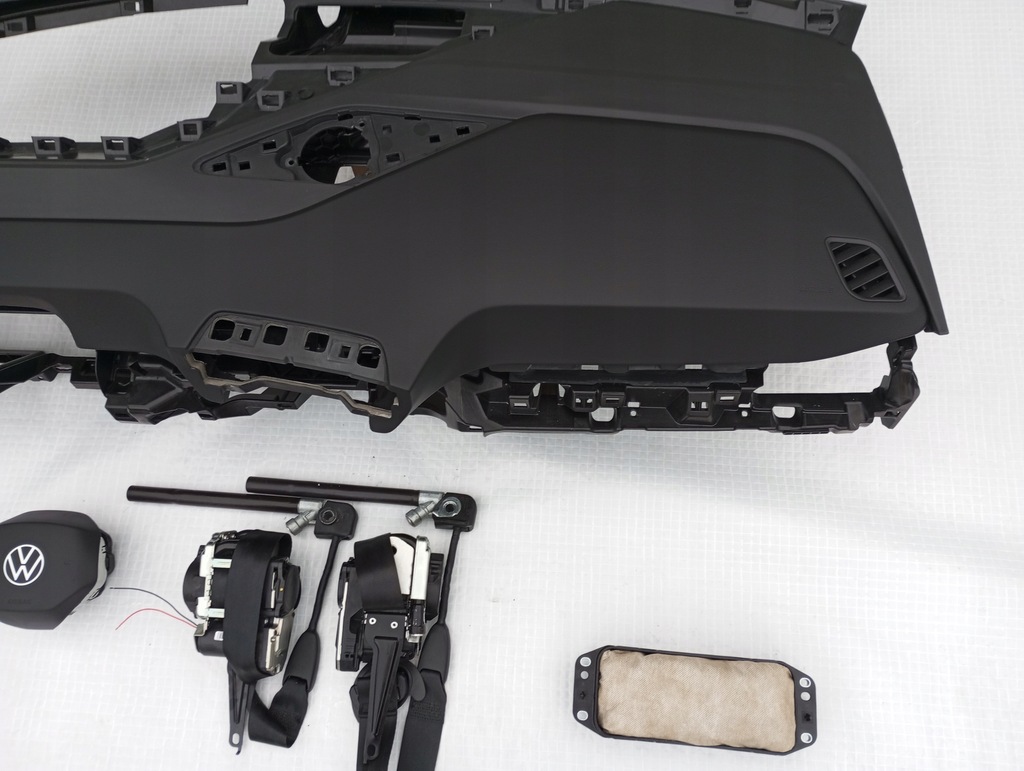 фото №13, Панель приладів приладова консоль vw id3 панель приладів id.3 2 подушка безпеки 2 ремені 2 натягувачі