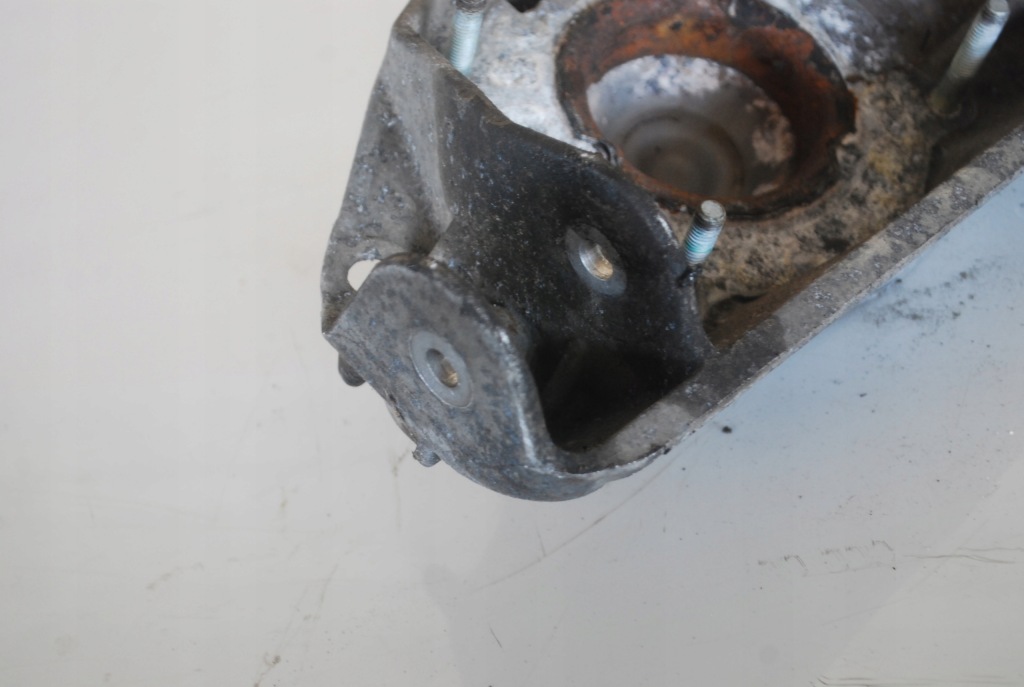 фото №9, Кронштейн амортизатора перед vw touareg 7l