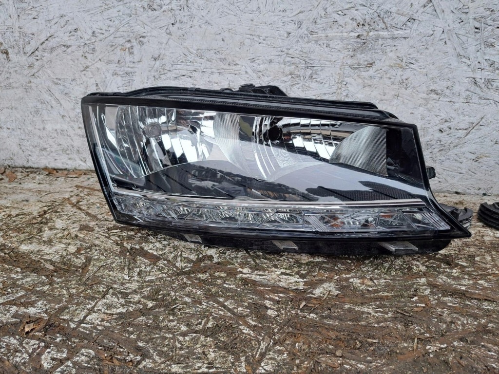 Skoda fabia 3 рестайлинг  6v1941016d 6v1941015d фара правый  левая обычная led Недорого