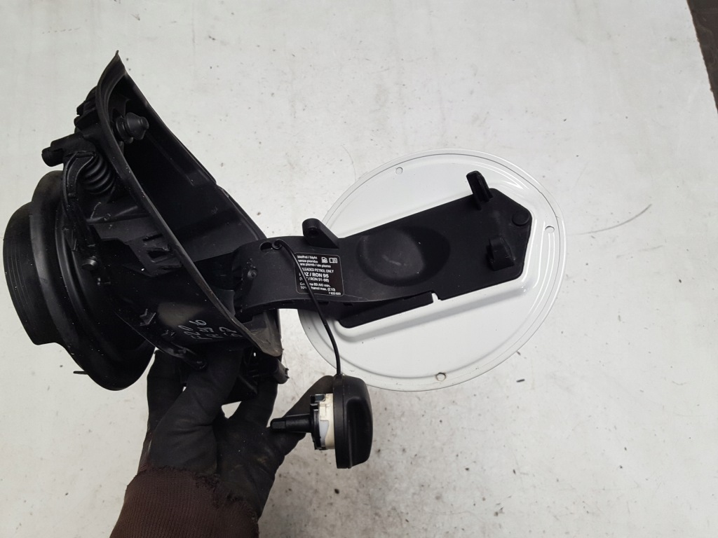 фото №3, Bmw 1 f20 11r- кришка заливної пального a96