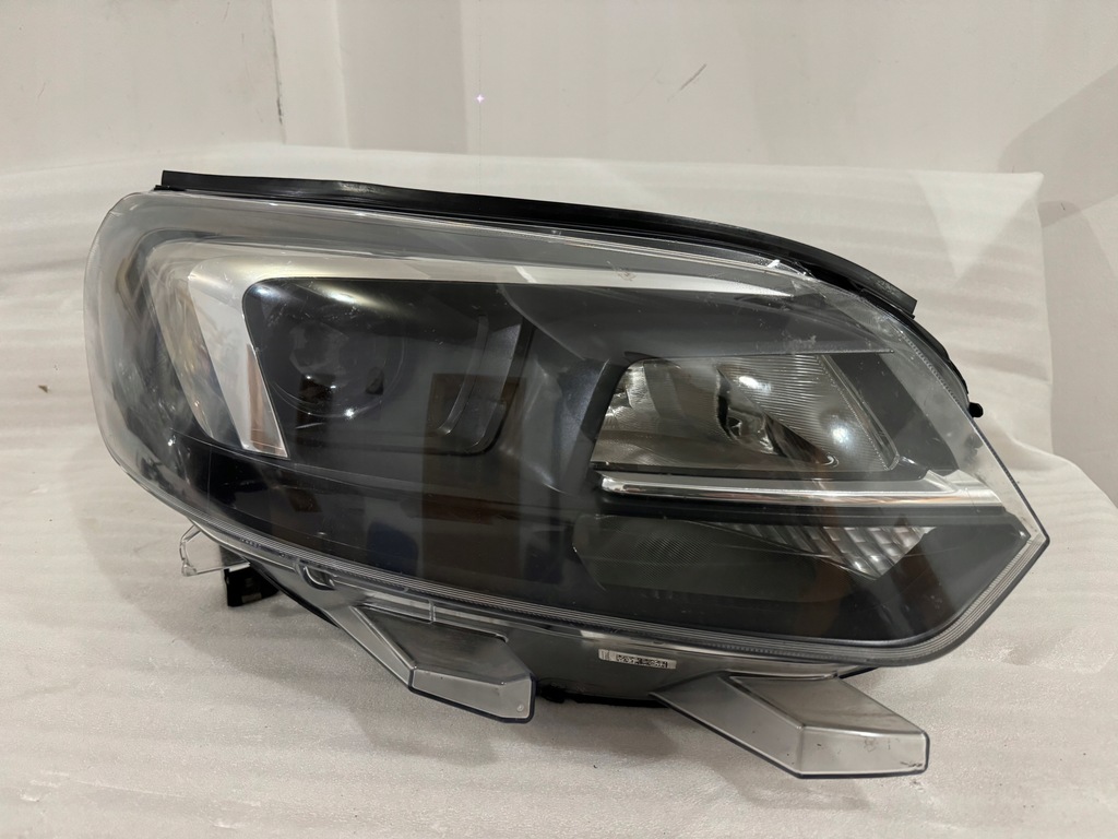 фото №1, Opel zafira d vivaro c правая лампа ксенон