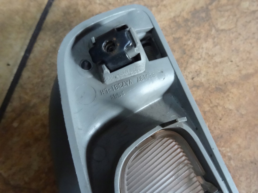 фото №8, Jeep grand cherokee 2.7d 03' лампа кронштейн