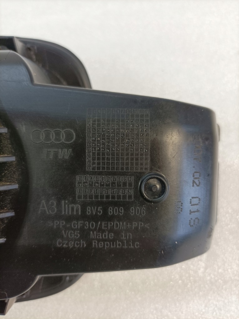 фото №7, Audi a3 sedan вкладыш заливной топлива