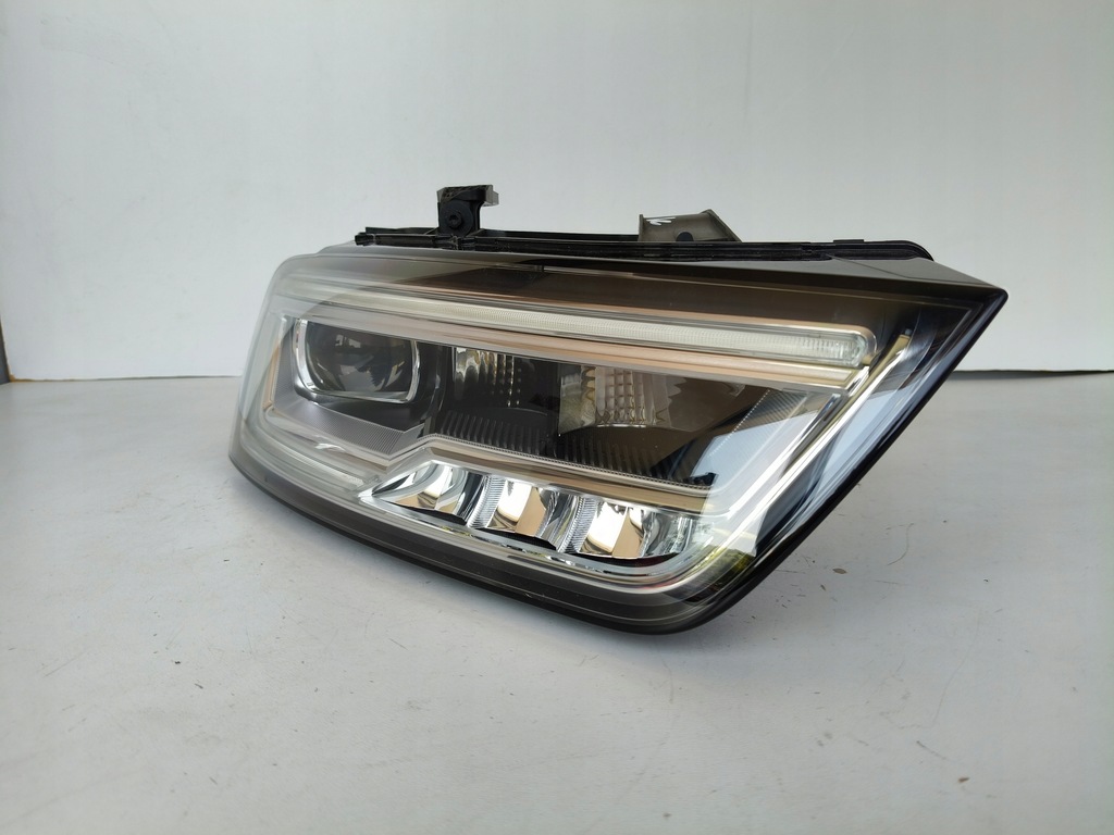 фото №1, Лампа правая фара audi q3 8u 8u0 14- lift full led