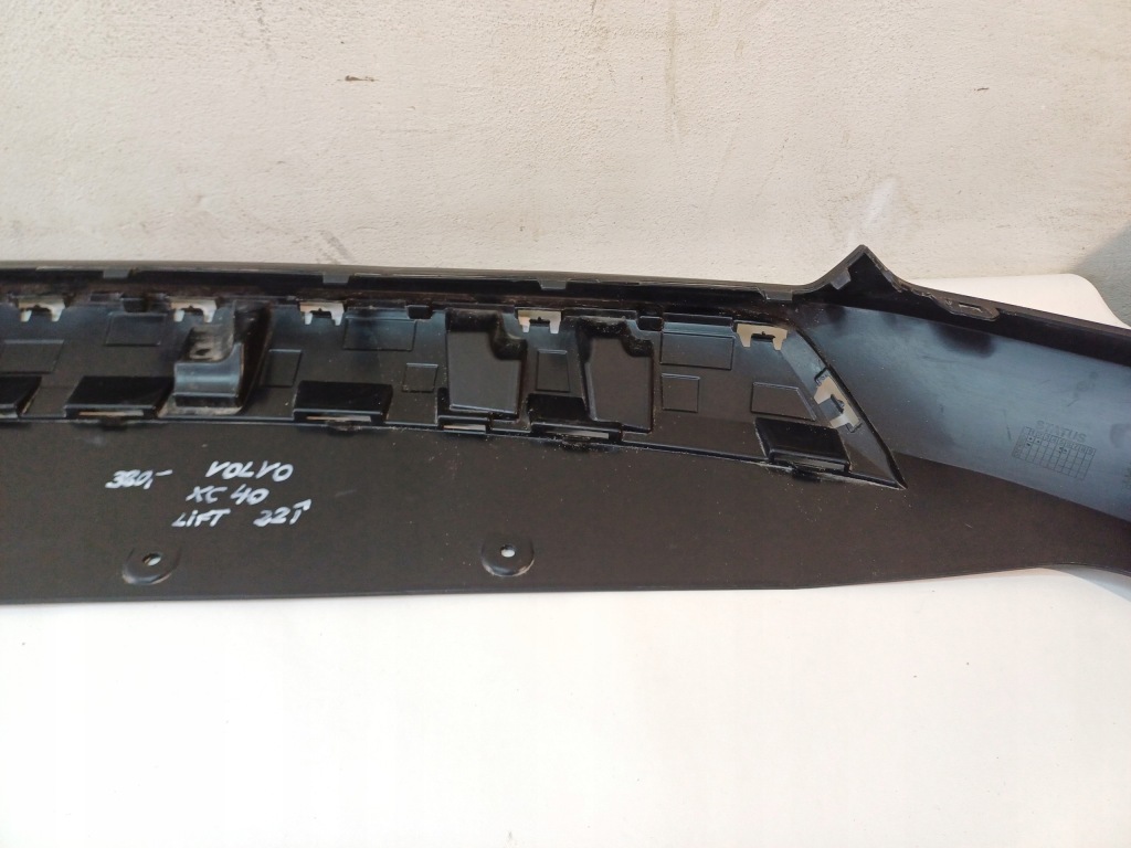 Накладка спойлер бампера перед volvo xc40 lift 22- Оригинал