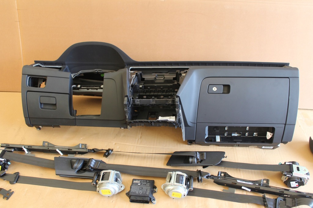 фото №9, Консоль панель приладів оригінал ремені kpl. vw arteon 3h usa