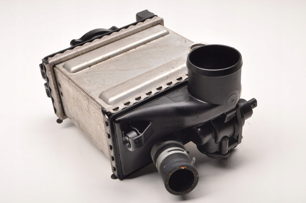 фото №10, Aston martin db11 радиатор воздуха интеркулер a1770902501