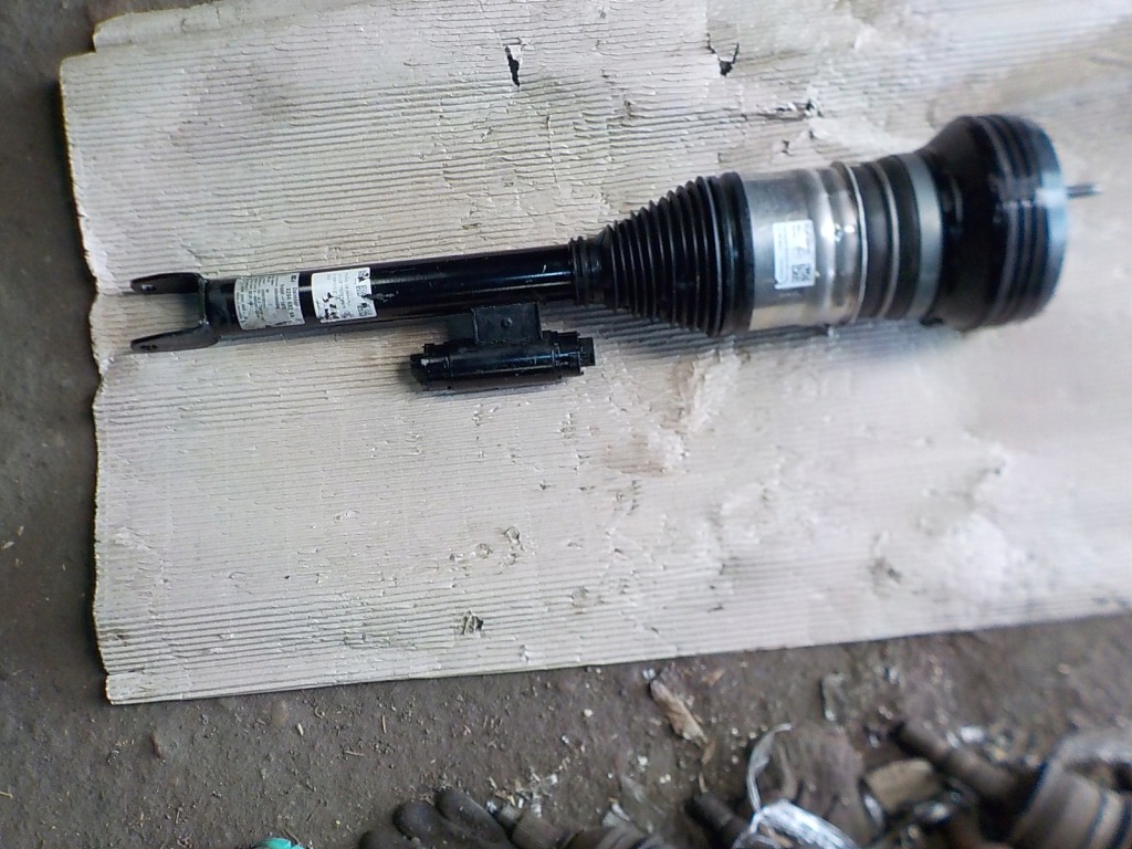 Купити Амортизатор задній лівий eqs w297 2943204300