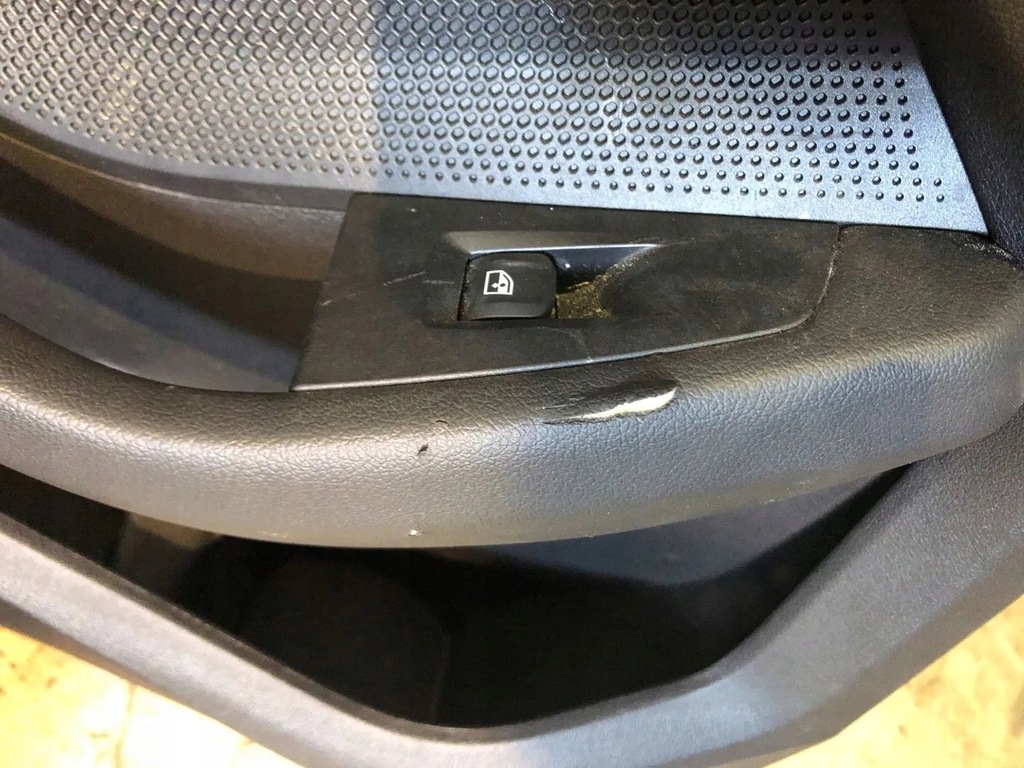 фото №16, Сидіння оббивка bmw 1 f40 матеріал механічна коробка передач