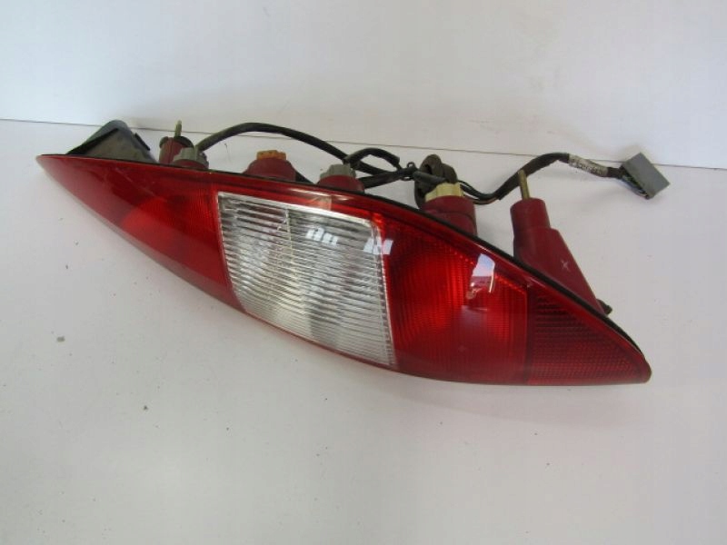 фото №6, Ford mondeo mk3 лампа задня права kombi + вкладиш