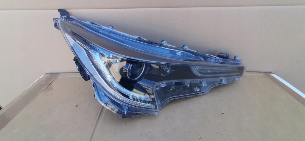 фото №5, Лампа перед права toyota corolla e21 full led