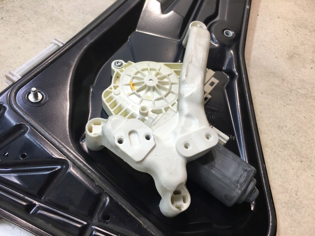 фото №3, Подъемник стекло левый задняя discovery iii 994728