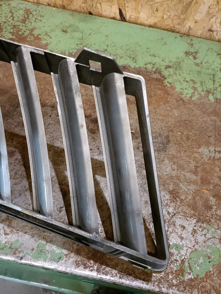 фото №8, Левая решётка решётка радиатора renault 8200096824