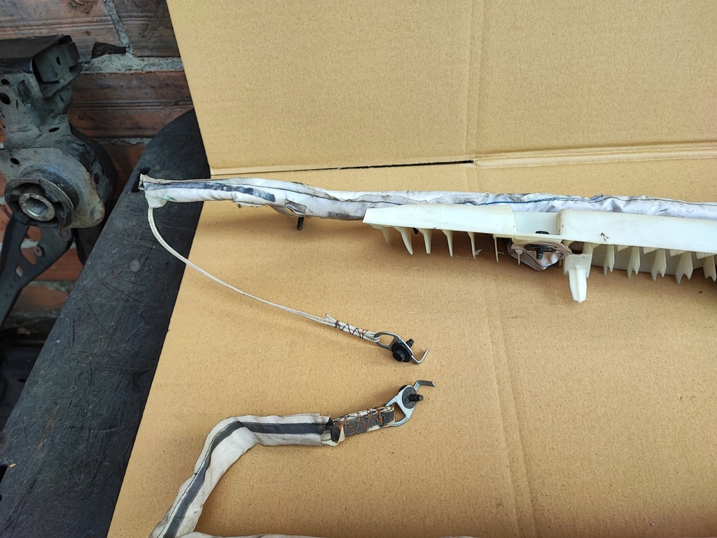 фото №8, Chrysler grand voyager iv шторка безопасности правая