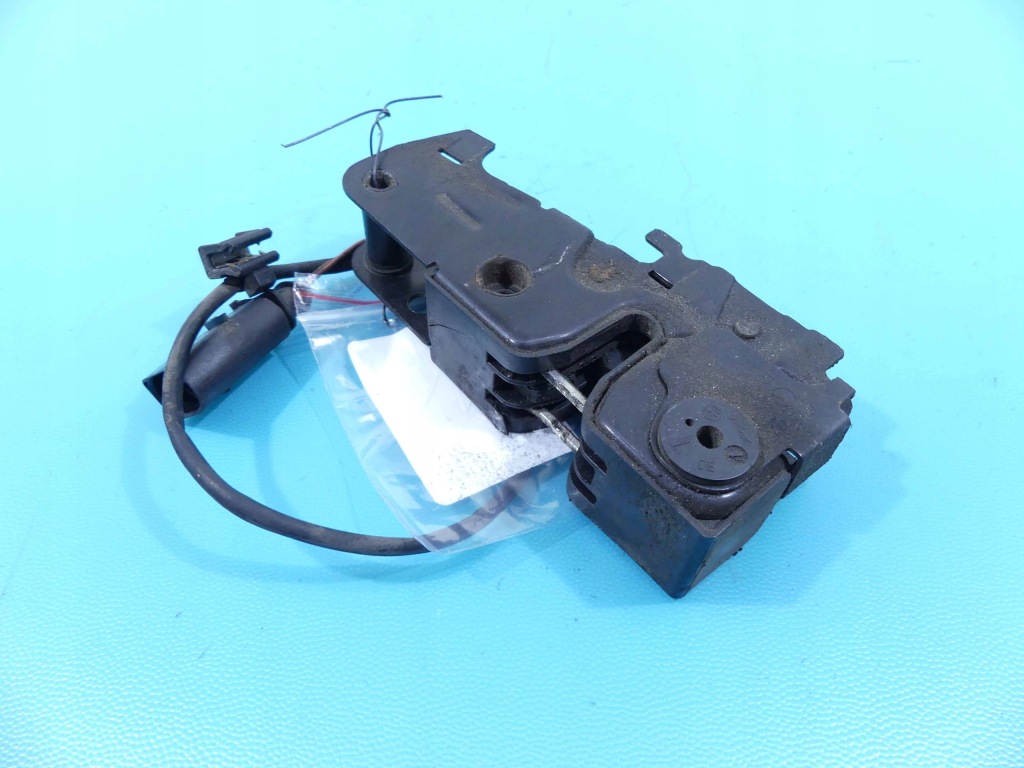 фото №1, Замок капот audi a4 b8 8t0823509