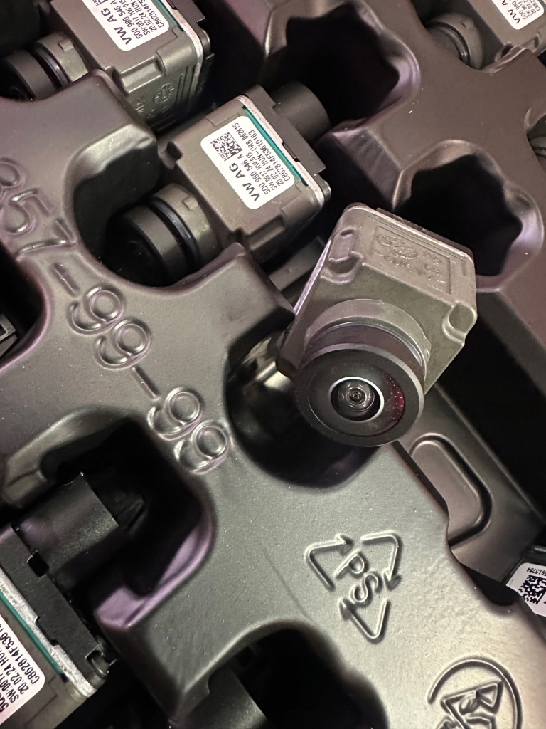 фото №1, Audi vw камера заднего вида 5q0980546a....