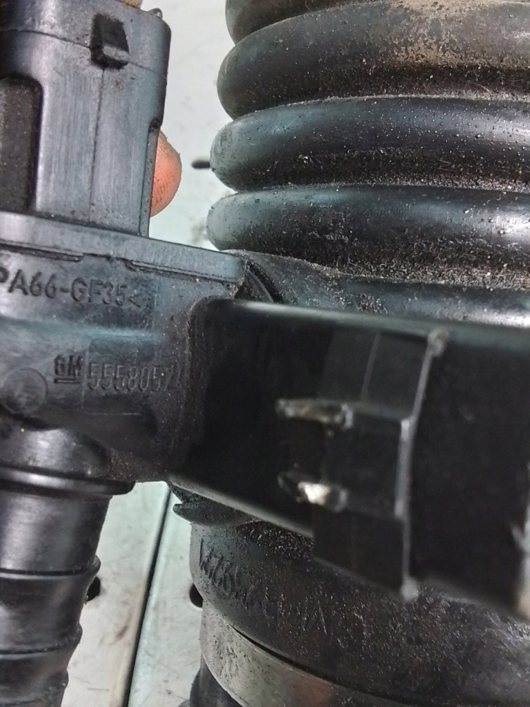 фото №4, M6 труба клапан воздуха opel astra j 2.0cdti 55580574