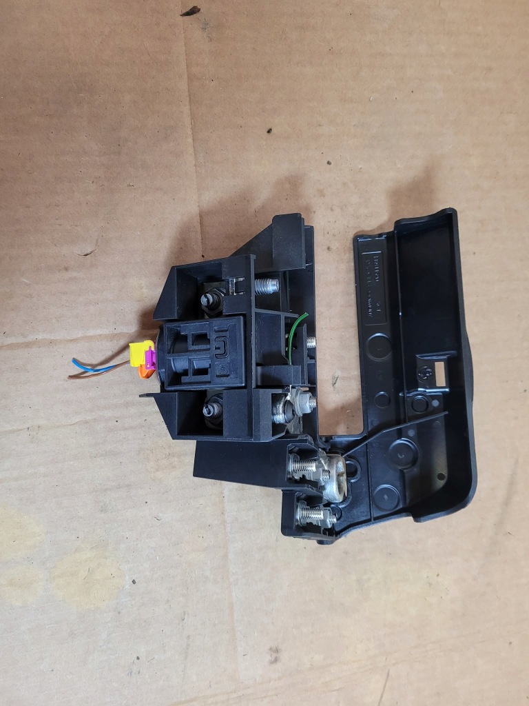 Купити Клема плюсова plus запобіжник audi a6 c7 рестайлінг  2016