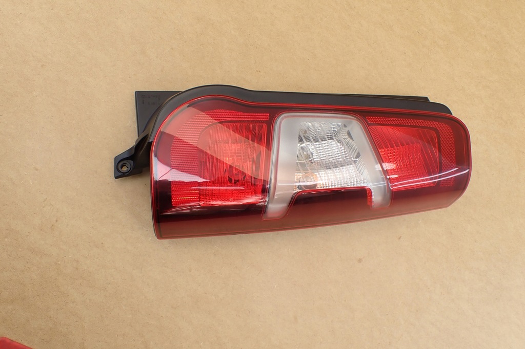 фото №9, Лампа права задня citroen berlingo opel combo peugeot partner 2018 9820554880