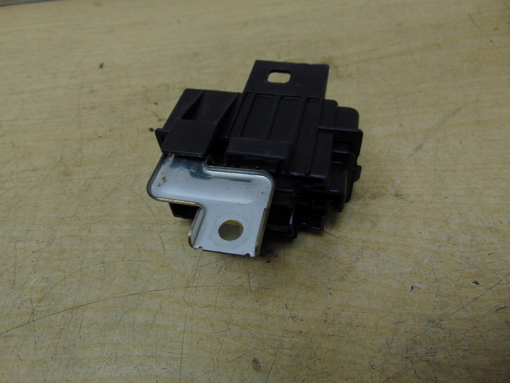 фото №6, Коробка предохранителей клеммы toyota prius ii hybrid 1.5