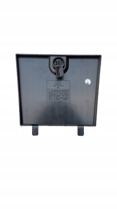 фото №1, Audi a8 d2 захист лампи ліва задня 4d0863507a