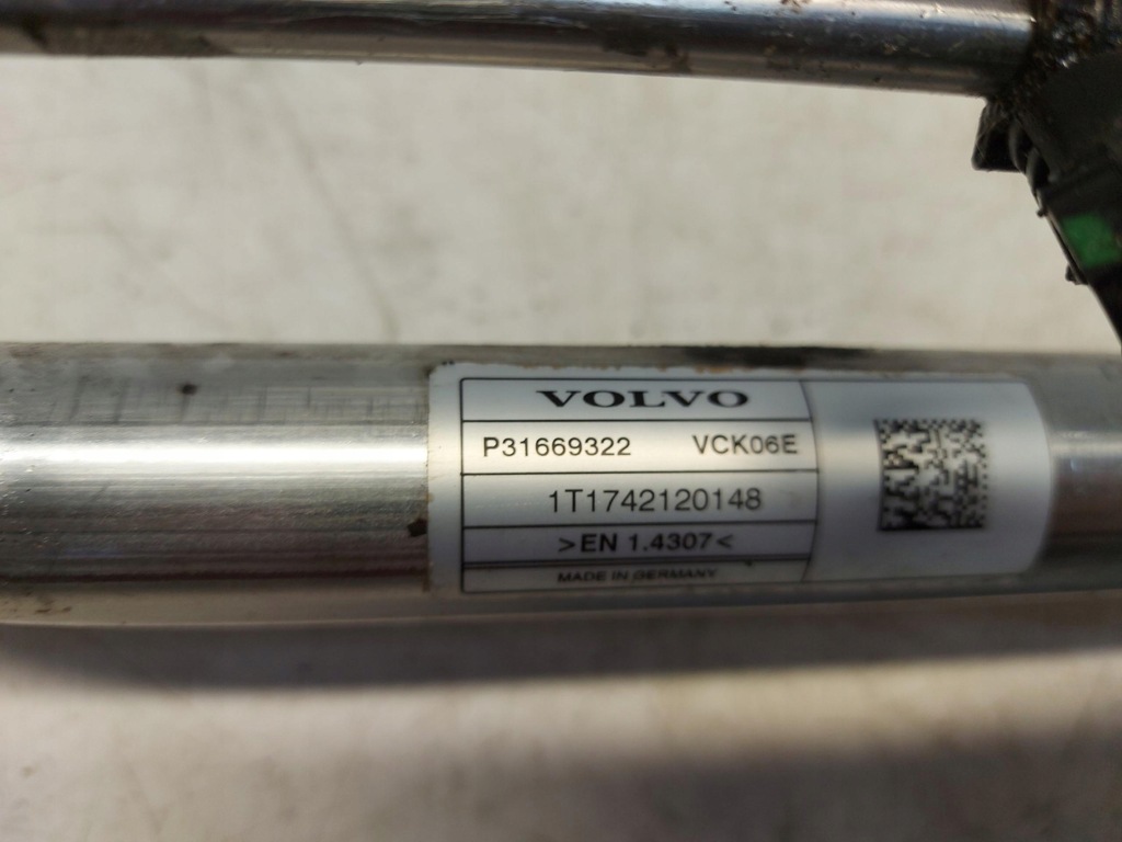 фото №3, Volvo s90 d5 sedan заливна горловина пального труба шланг