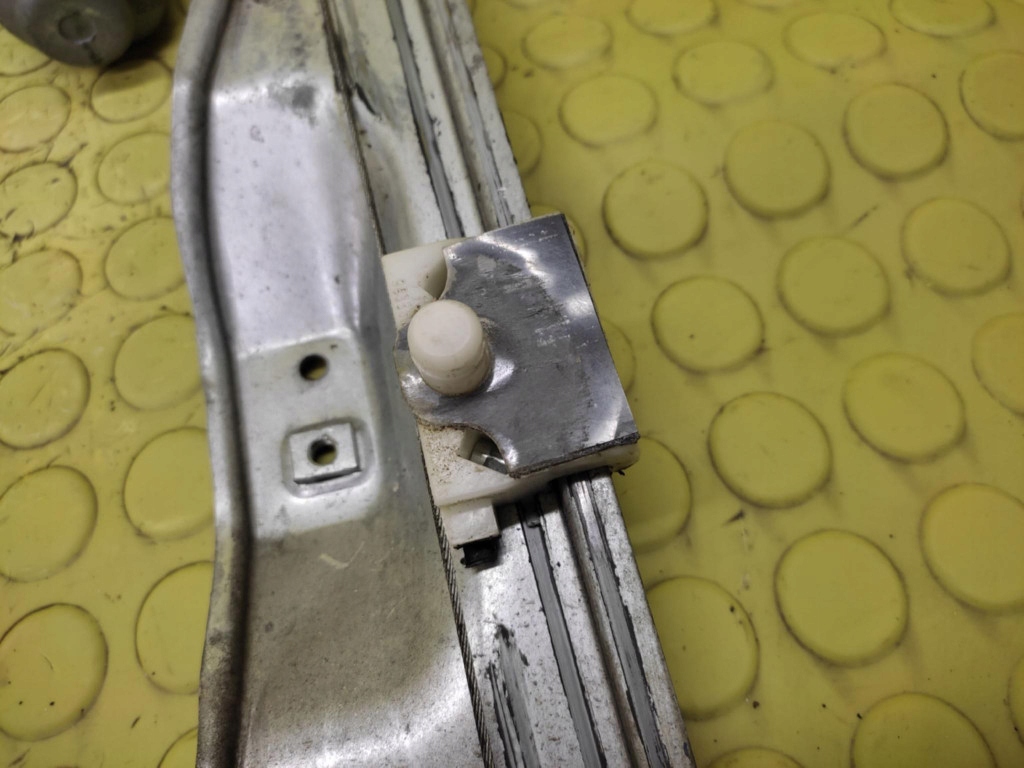 фото №11, Renault clio iii подъемник стекло правый перед 8200291147j