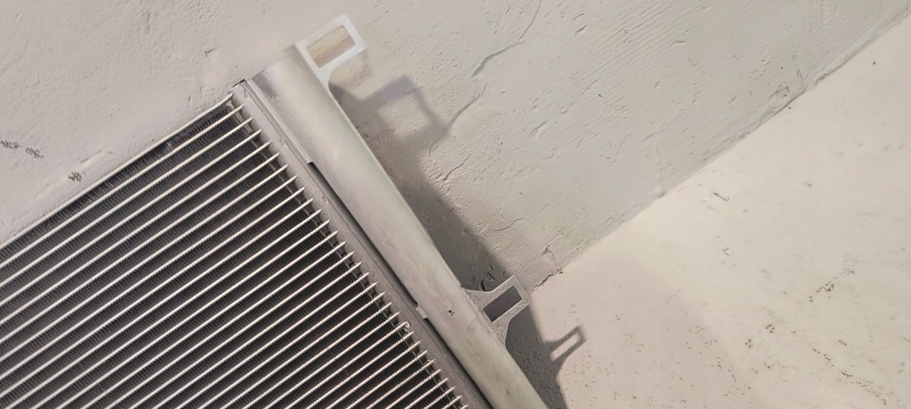 Радіатор кондиціонера tesla model 3 17- Ціна