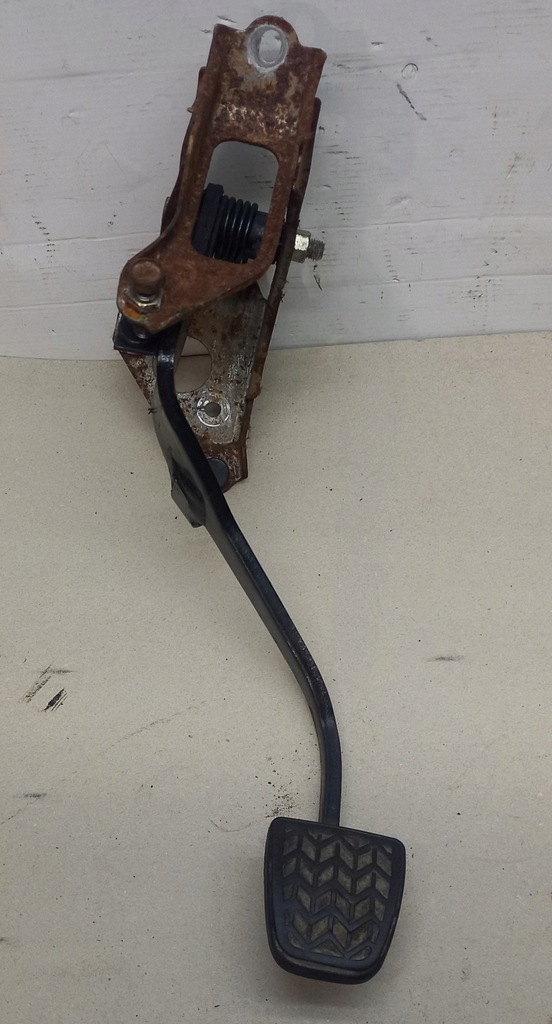 фото №1, Toyota carina e 92-97 педаль зчеплення