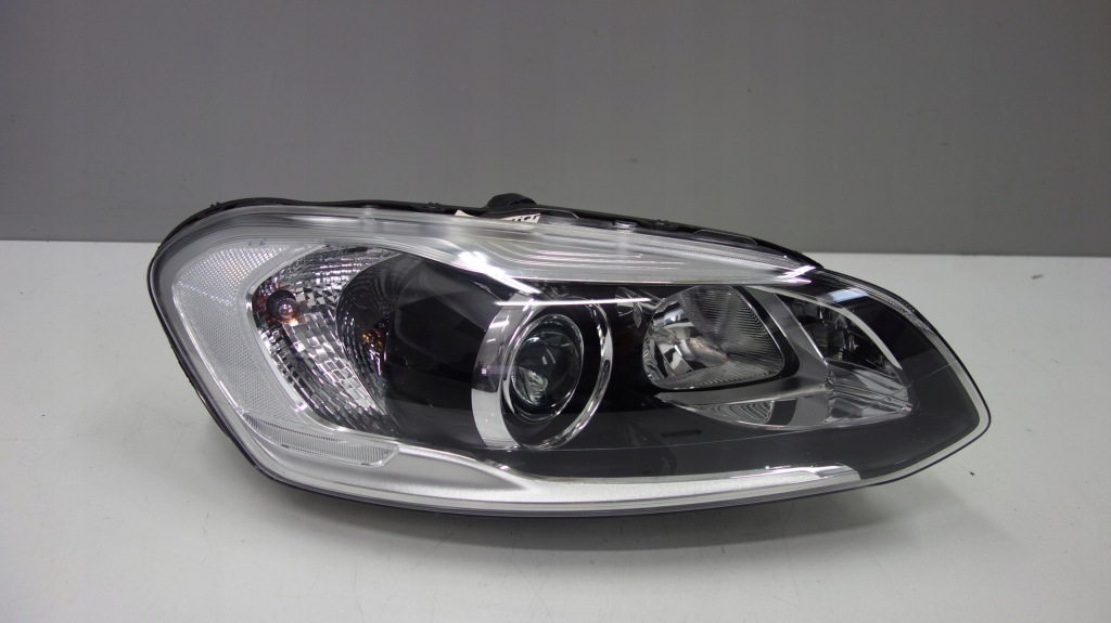 фото №1, Volvo xc60 lift лампа передняя правая 31420258 europa