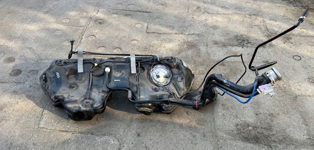 фото №1, Бак пального kpl. mercedes e63 w213 1