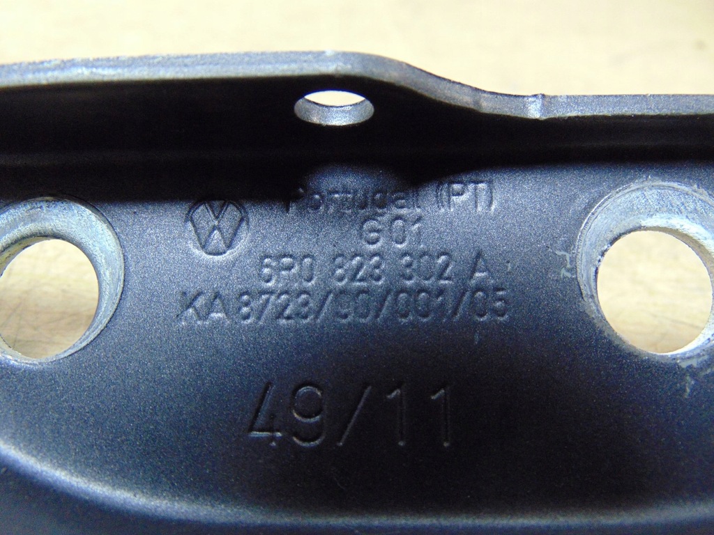 фото №8, Петля капот правий vw polo v 6r 6r0823302a