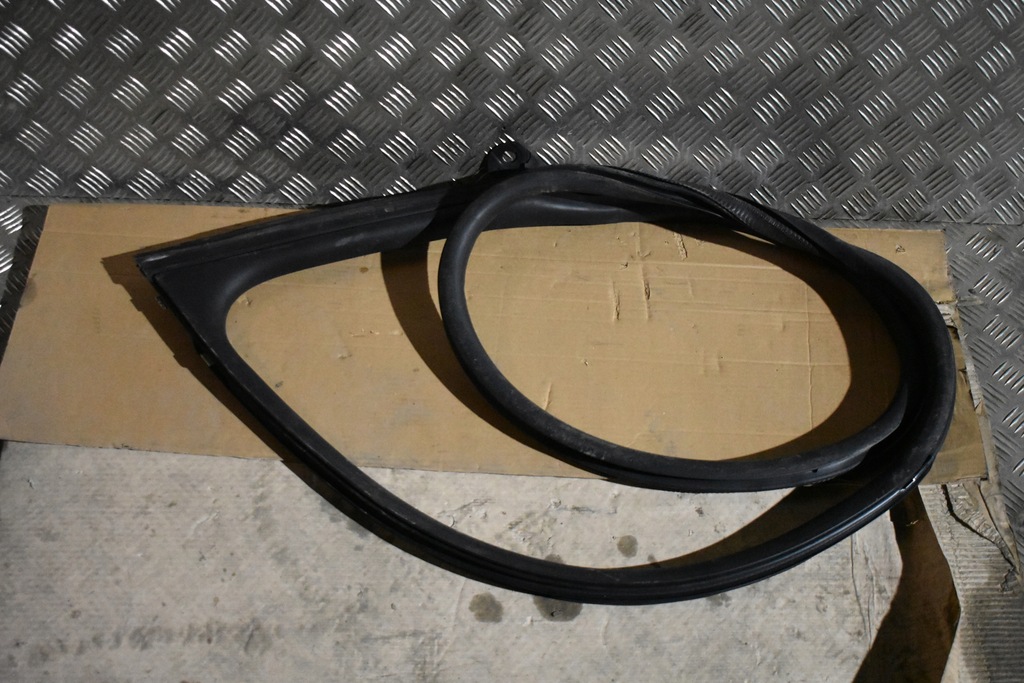 фото №1, Прокладка дверь передняя левая porsche taycan cross turismo 1