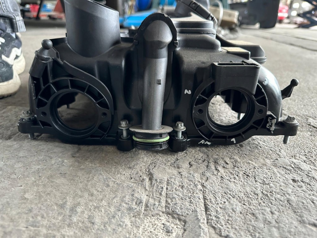 фото №1, Bmw f10 f20 f30 кришка клапанів 7588412 оригінал