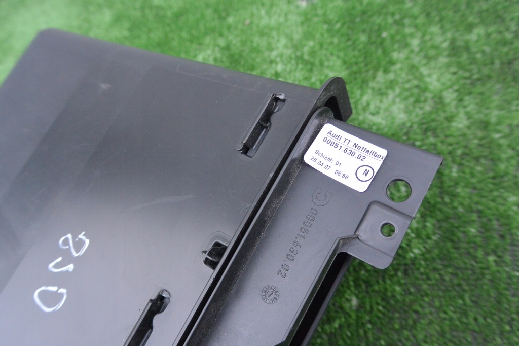 фото №7, Бардачок обшивка багажника na аптечка audi tt 8j