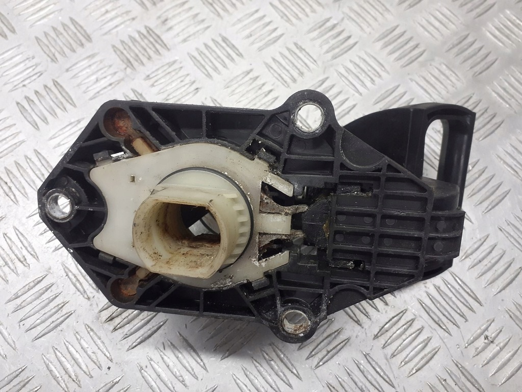 фото №3, Кронштейн кронштейн колеса запасного renault modus 8200367262--a