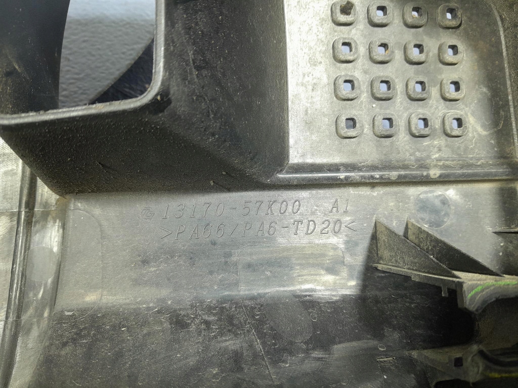 Suzuki swift 3 mk6 1.6 125 km крышка накладка двигателя верхний 13170-57k00 в Украине